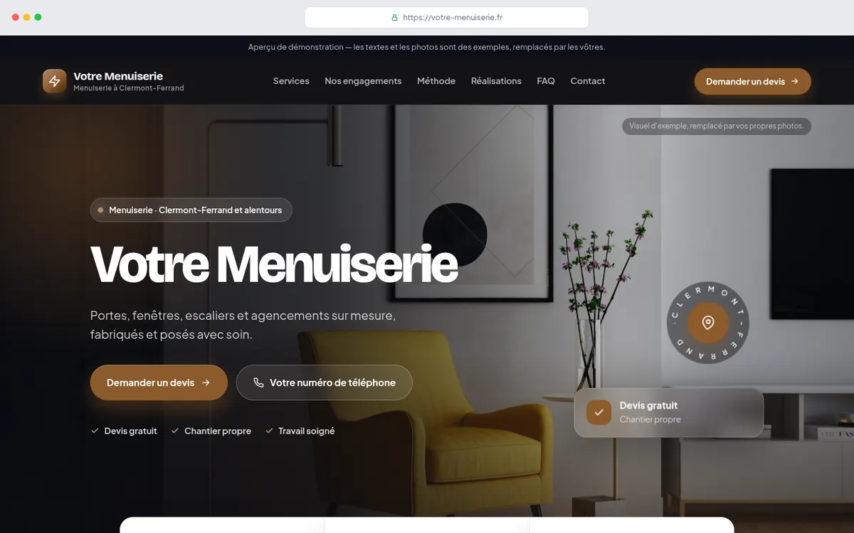 Exemple de site pour une menuiserie : grande photo, titre et bouton « Demander un devis »